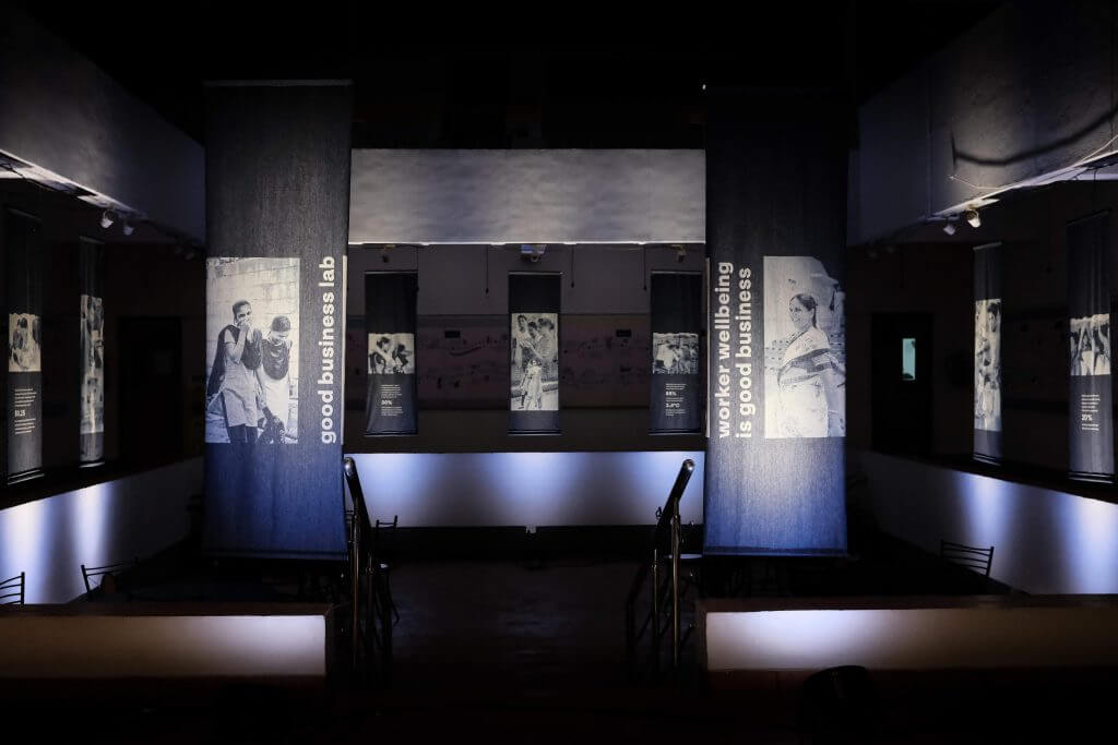 Behind a 7-Day Exhibition, an Operating System